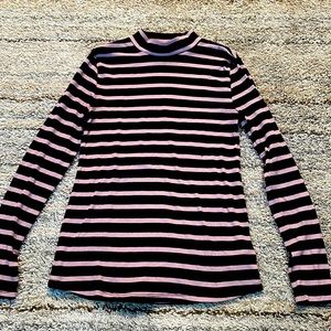 Fun turtle neck top!
